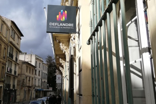 Enseignes drapeaux