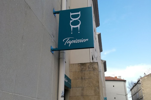 Enseignes drapeaux
