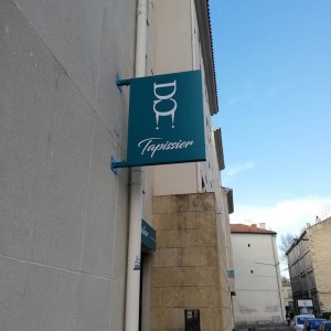enseigne-drapeau-rectangulaire-non-lumineuse.jpg