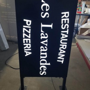 test-lumiere-enseigne-drapeau-restaurant-pizzeria.jpg