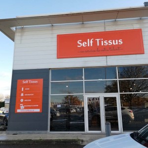 enseigne-et-signaletique-commerce-tissus-Le-Pntet.jpg