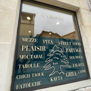 adhesif_vitrophanie_intramuros_avignon_centreville_avignon_signaletique__onvousvoitdeloin.jpg