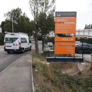 totem-sur-mesure-lumineux.jpg